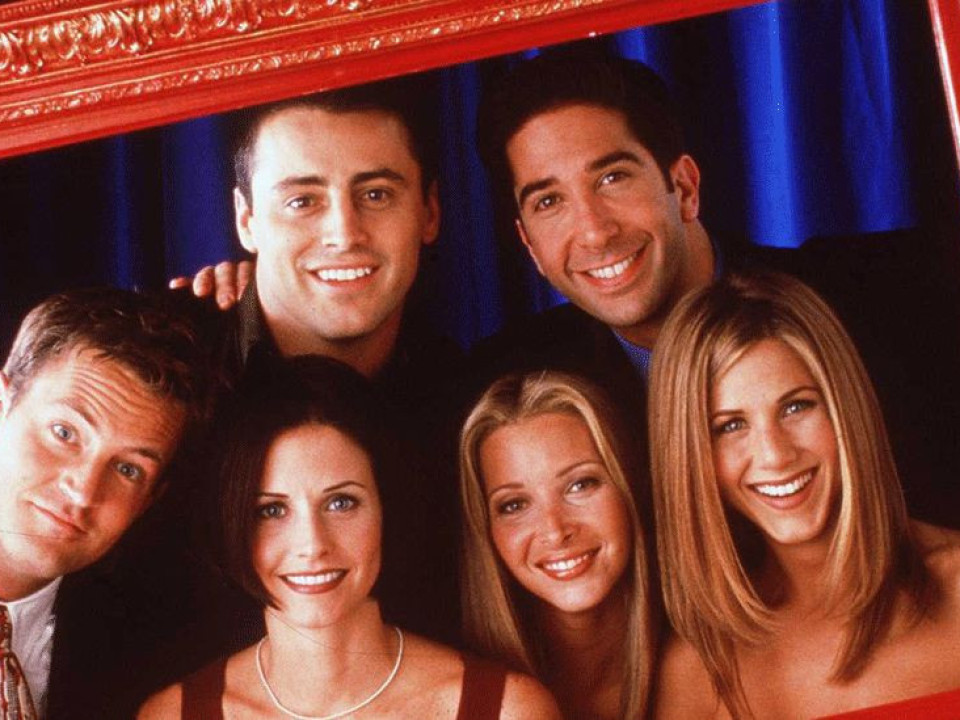 FOTO | 15 detalii din „Friends” pe care probabil nici cei mai mari fani ai serialului nu le-au observat!
