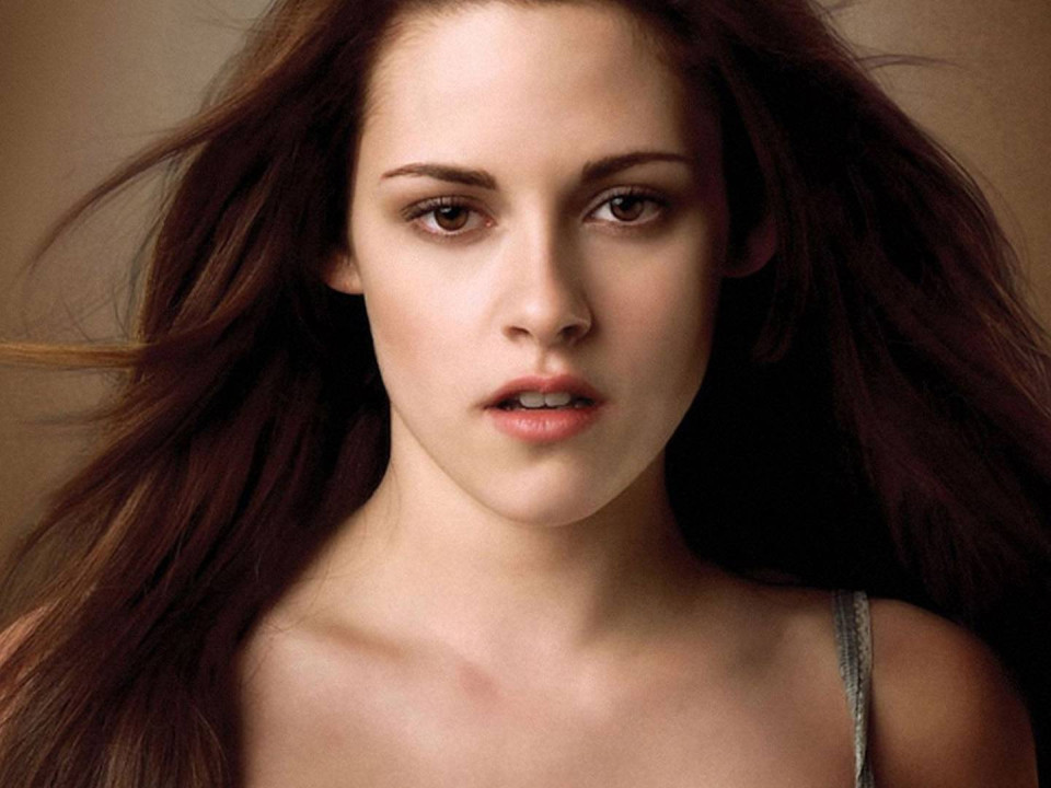 FOTO | O mai ții minte pe Bella din Twilight?
