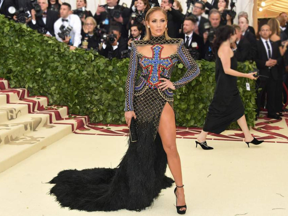 Jennifer Lopez arată formidabil la aproape 50 de ani