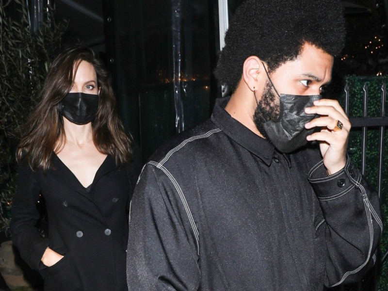 Angelina Jolie și The Weeknd nu se mai ascund? Cei doi au fost surprinși din nou împreună la o cină romantică