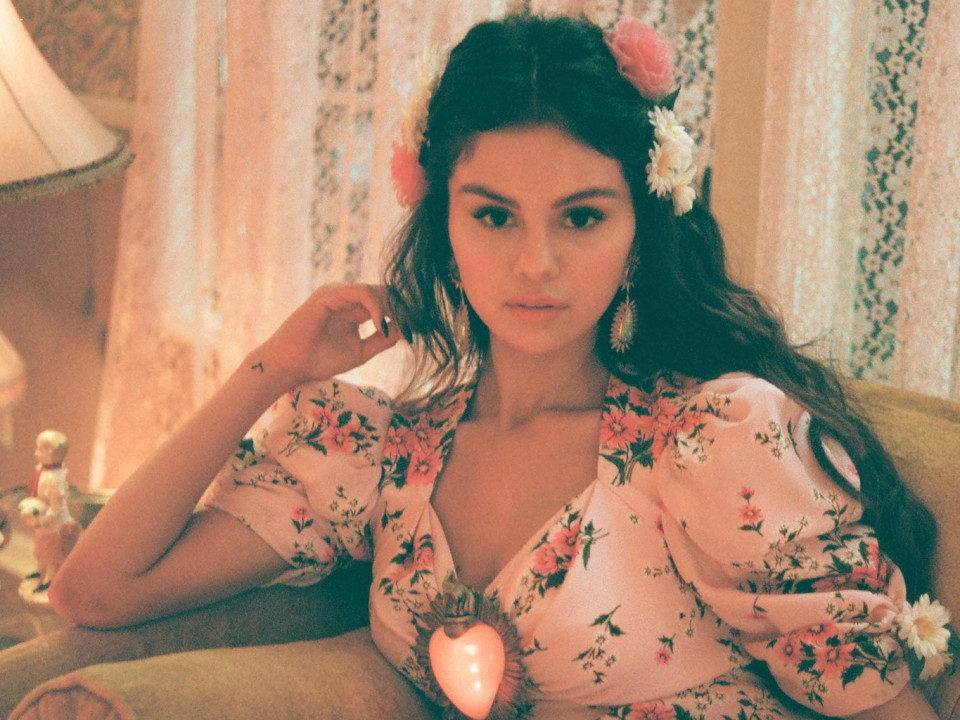 Caliente! Selena Gomez se întoarce la origini și lansează încă o piesă în spaniolă