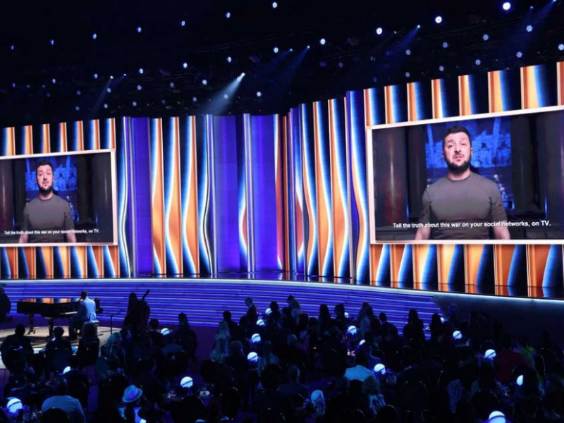 Volodimir Zelenski a ținut un discurs la Premiile Grammy 2022: „Muzicienii noștri poartă veste antiglonț, nu costume de gală”