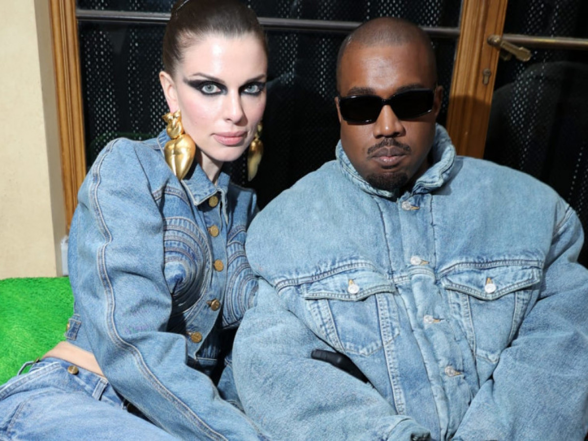 Julia Fox susține că s-a cuplat cu Kanye West pentru ca rapper-ul să n-o mai deranjeze pe Kim Kardashian