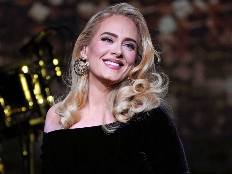 Adele a dezvăluit fanilor că suferă de sciatică